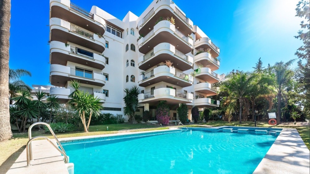 Home with pool in Nueva Andalucía, Marbella